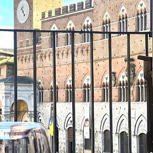  Apartment The Balcony - Piazza Del Campo